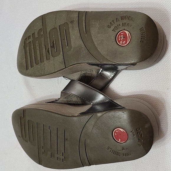 Fit Flop Womens Exercise Sandals Gray With Clear Square Jewels Sz 7 GUC - Picture 10 of 12